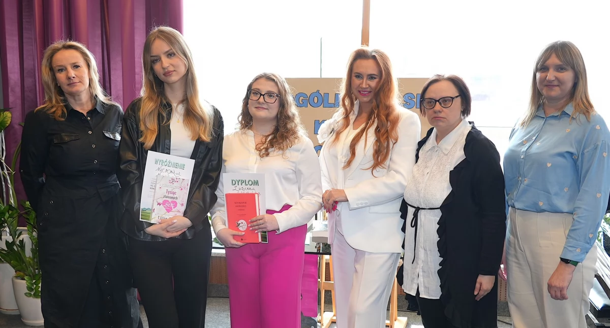 Anna Kulesza i Zuzanna Lutostańska będą reprezentowały Zambrów podczas 70. Ogólnopolskiego Konkursu Recytatorskiego [FOTO]