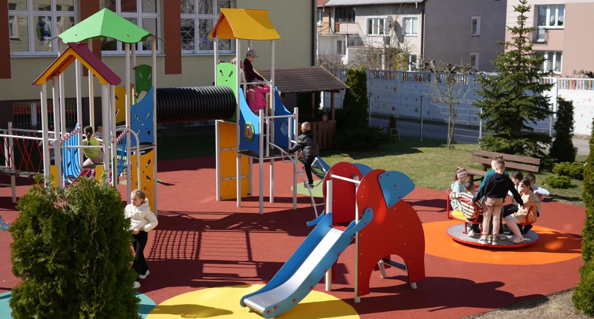 SP4 Zambrów: plac zabaw otwarty po remoncie [FOTO+VIDEO]