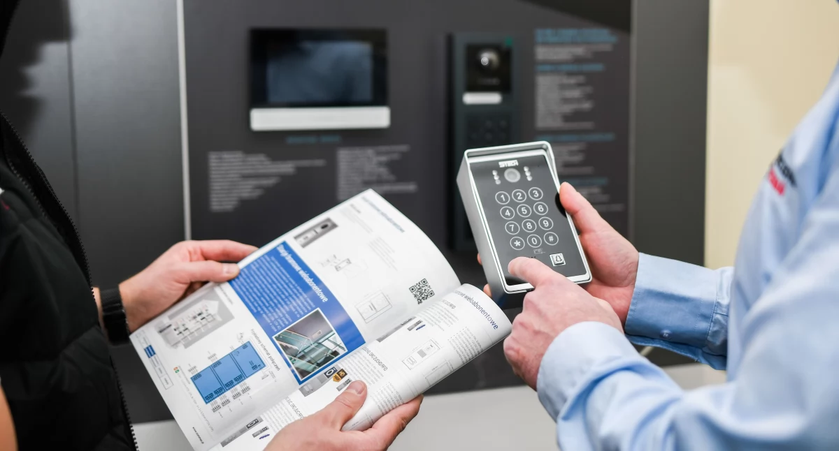 Modernizacja starszych budynków – jak wideodomofony podnoszą standard życia?