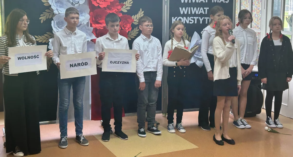 Szkoła Podstawowa w Starym Skarżynie uczciła Święto Konstytucji 3 Maja [FOTO]