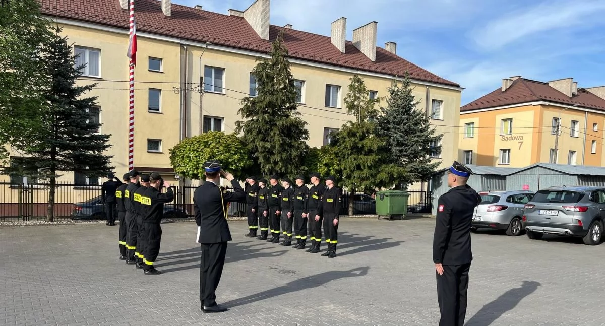 Zambrowscy strażacy uczcili Dzień Flagi Rzeczypospolitej Polskiej [FOTO]