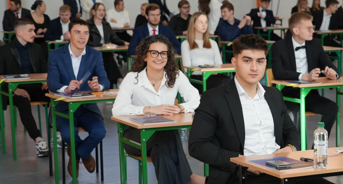 Matura 2025. Dzisiaj maturzyści piszą egzamin z matematyki [FOTO]