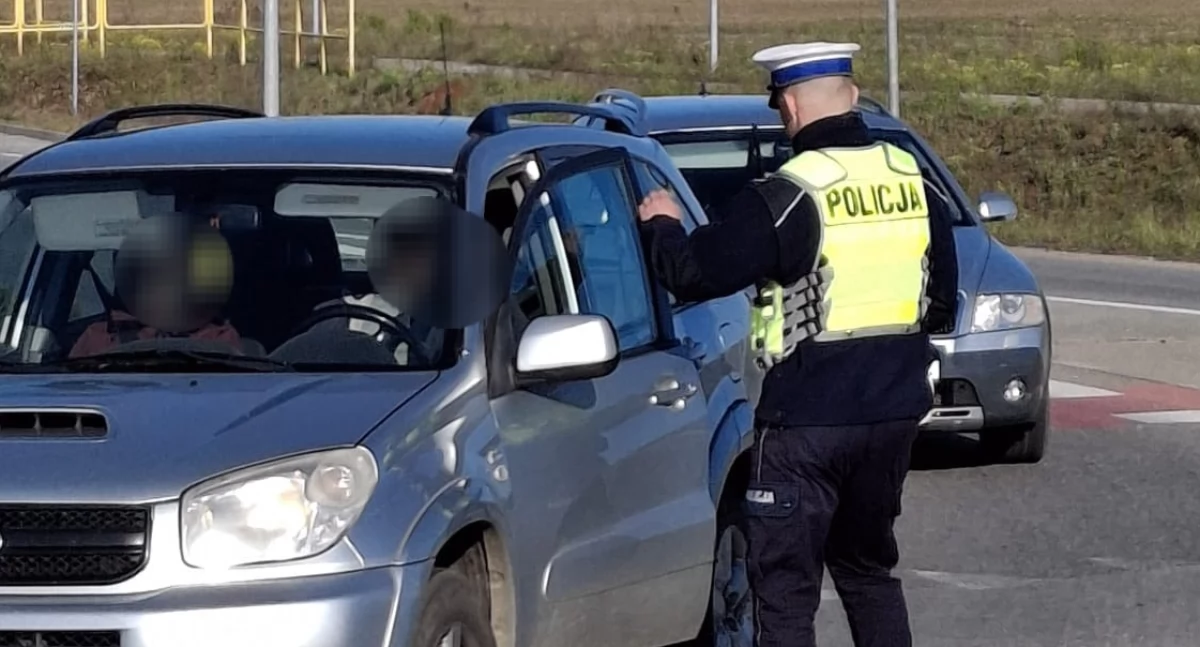 Policjanci sprawdzają trzeźwość kierowców. Rekordzistka miała ponad 2 promile