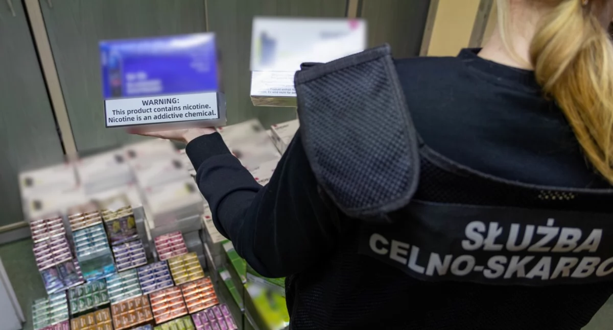 E-papierosy bez polskich znaków akcyzy w przesyłkach kurierskich [FOTO]