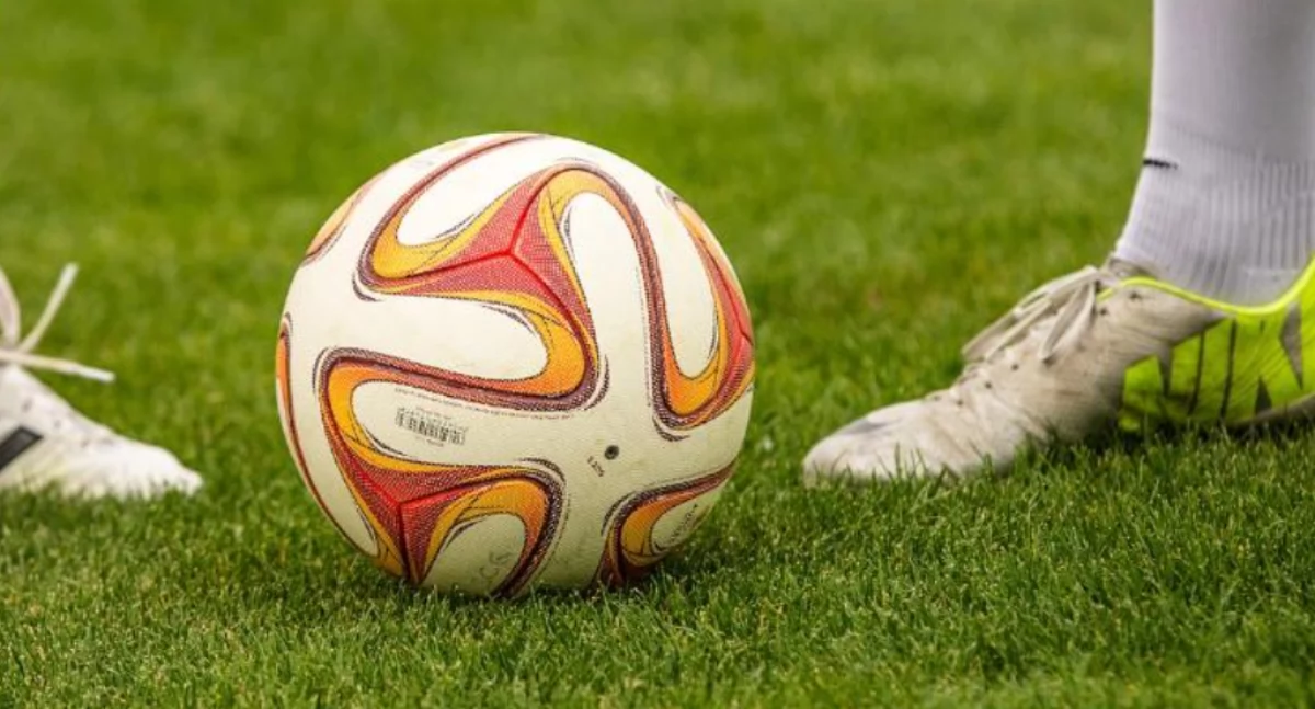 Olimpia Zambrów wygrywa mecz z drużyną KS Śniadowo