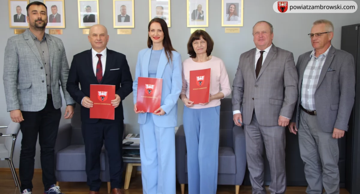 Umowa na przebudowę drogi powiatowej Zaręby-Kramki – Zaręby-Grzymały podpisana [FOTO]