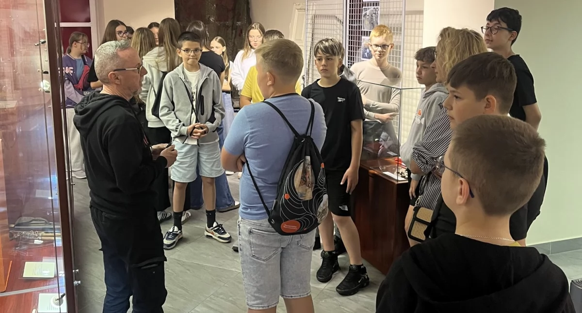 Młodzież z SP4 odwiedziła Regionalną Izbę Historyczną [FOTO]