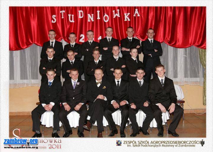 Studniówka w ZSA. Zdjęcia grupowe.