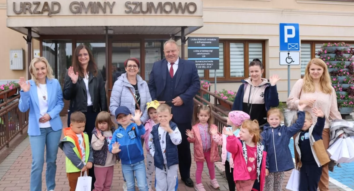 Wizyta przedszkolaków i uczniów ze Szkoły Podstawowej w Srebrnej w Urzędzie Gminy Szumowo [FOTO]