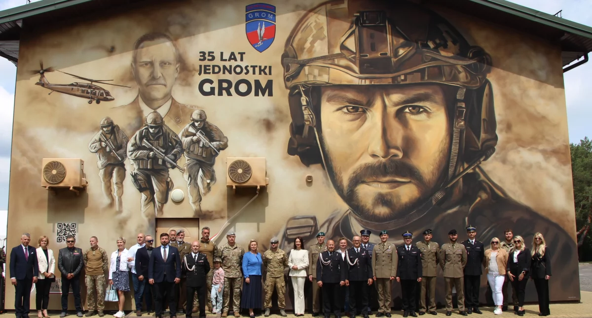 Pamiątkowy mural z okazji 35-lecia Jednostki Wojskowej GROM odsłonięto w Czerwonym Borze [FOTO]