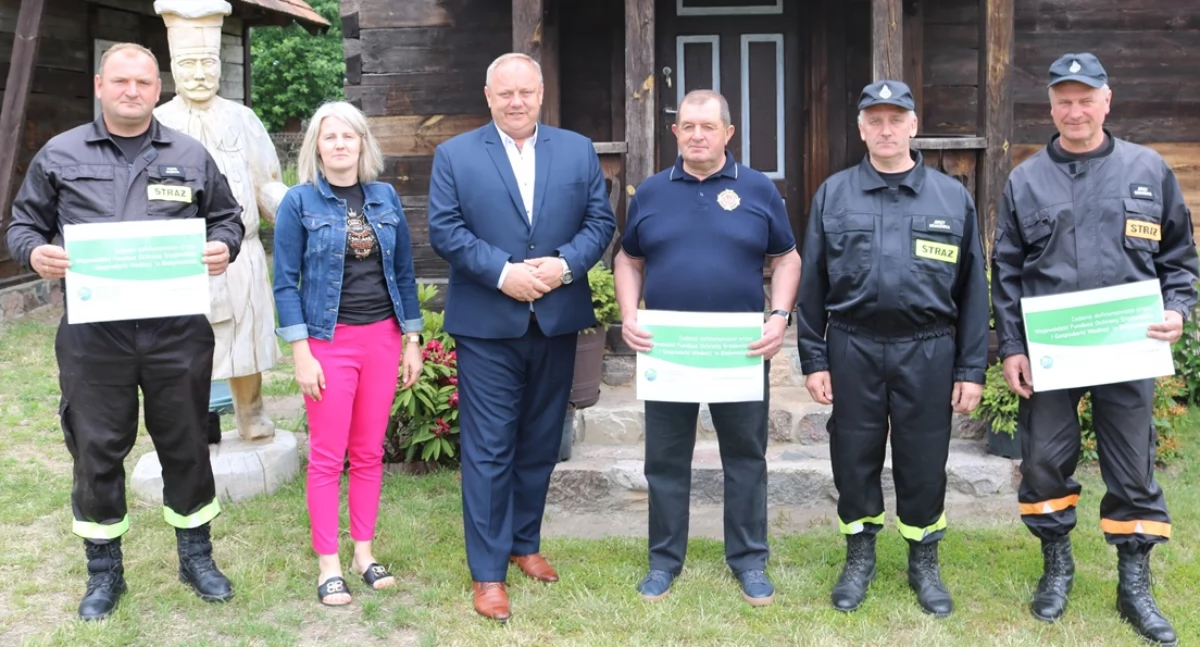 Jednostki OSP z gminy Szumowo otrzymały nowy sprzęt i umundurowanie [FOTO]