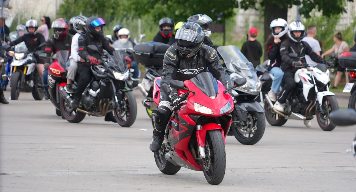 Motocykliści opanowali Zambrów [FOTO+VIDEO]