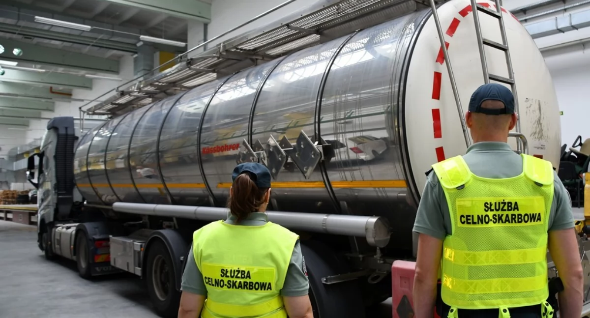 Nielegalny transport paliwa zatrzymany w Suwałkach