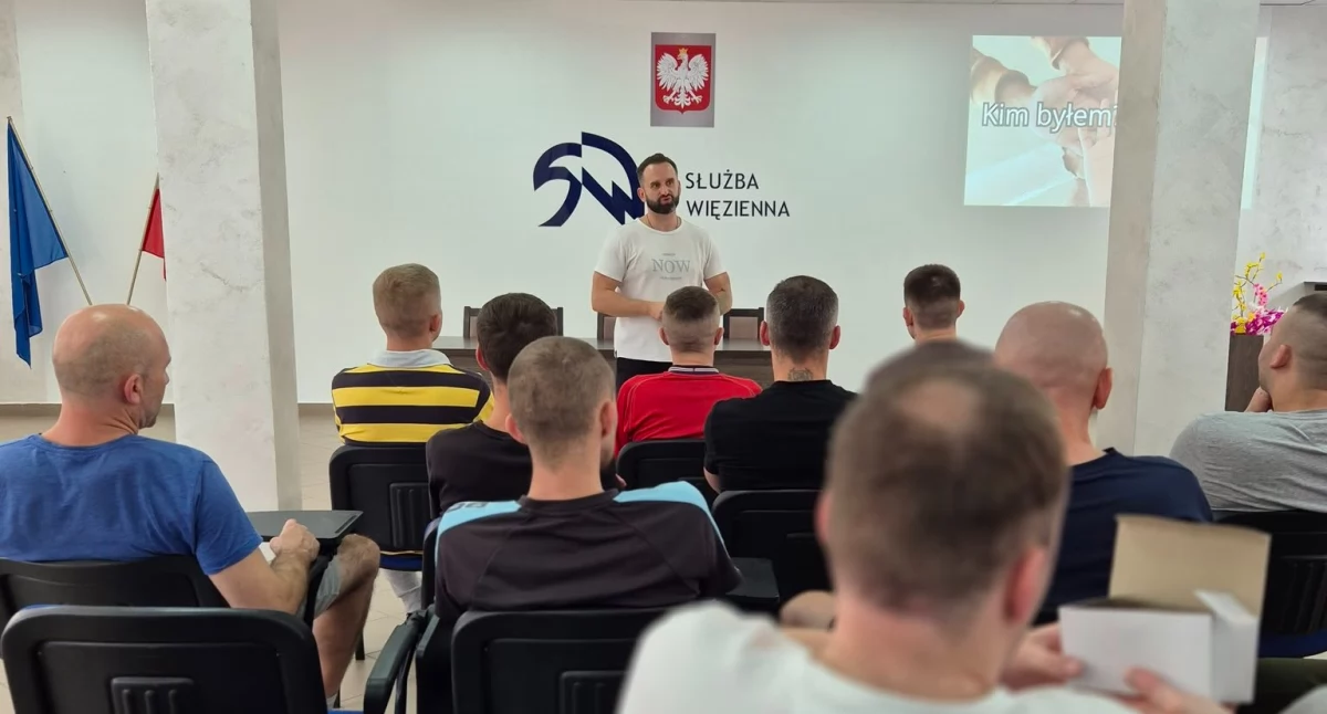Grzegorz Czerwicki spotkał się z osadzonymi w Zakładzie Karnym w Czerwonym Borze [FOTO]