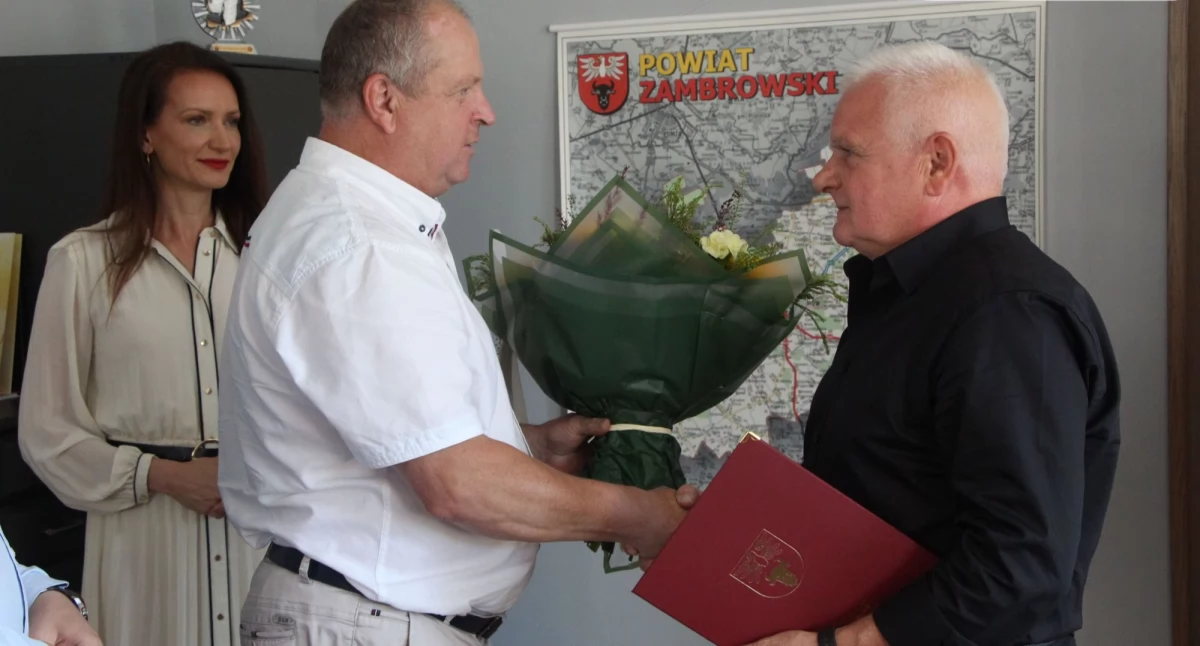 Zarząd Powiatu Zambrowskiego podziękował byłemu prezesowi i powitał nowego prezesa szpitala [FOTO]