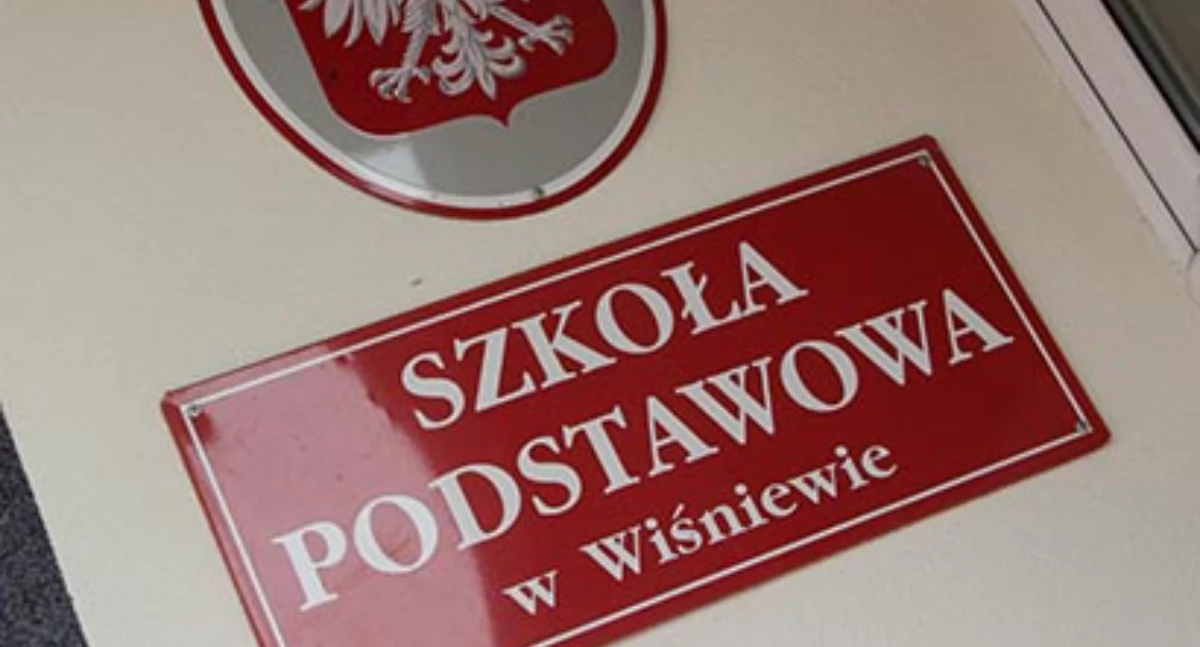 SP w Wiśniewie poszukuje osoby do opieki nad dziećmi w autobusie szkolnym