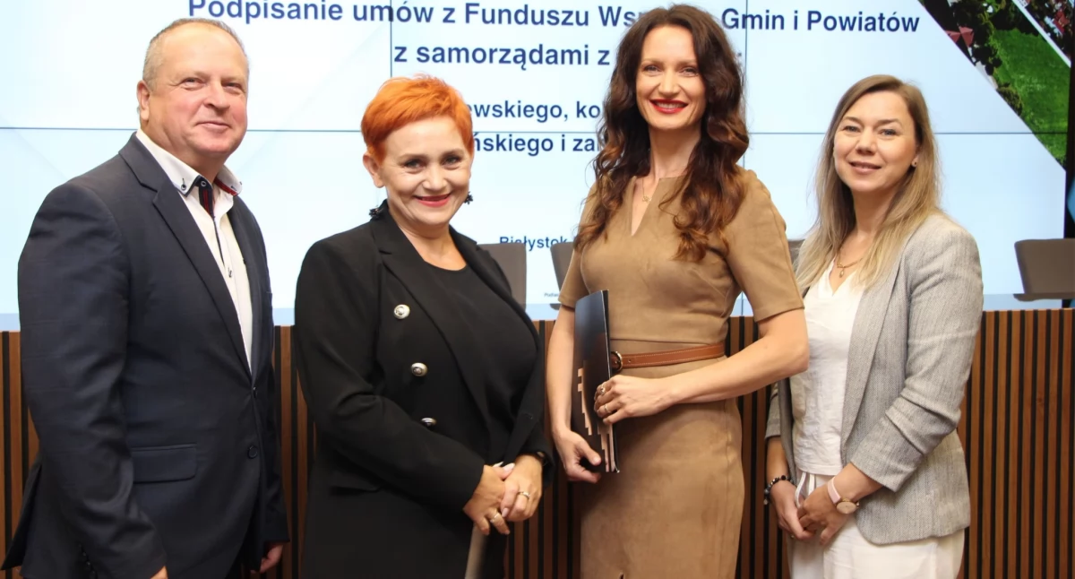 Zambrowskie samorządy podpisały umowy o dofinansowanie z Funduszu Wsparcia Gmin i Powiatów 2025 [FOTO]