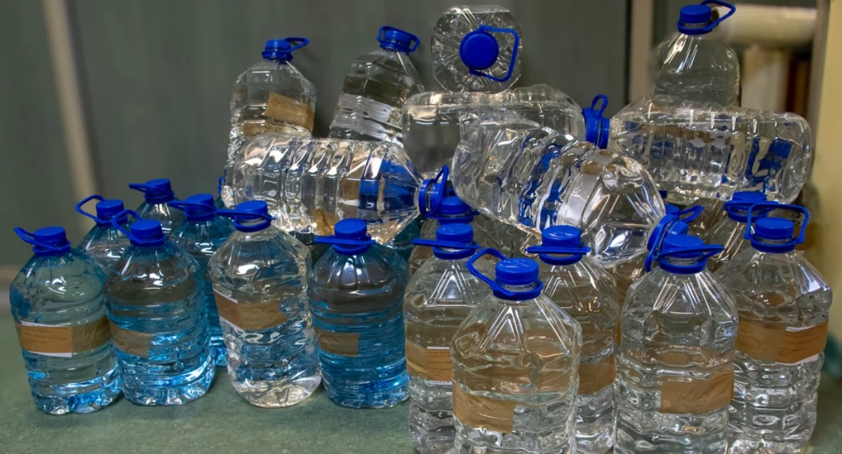 Nielegalny alkohol przechowywał w piwnicy