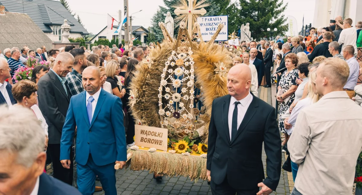 Przedstawiciele gmin powiatu zambrowskiego na dożynkach wojewódzkich w Małym Płocku [FOTO]