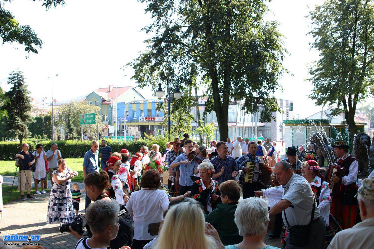 Kapele ludowe wystąpiły w Zambrowie [foto]