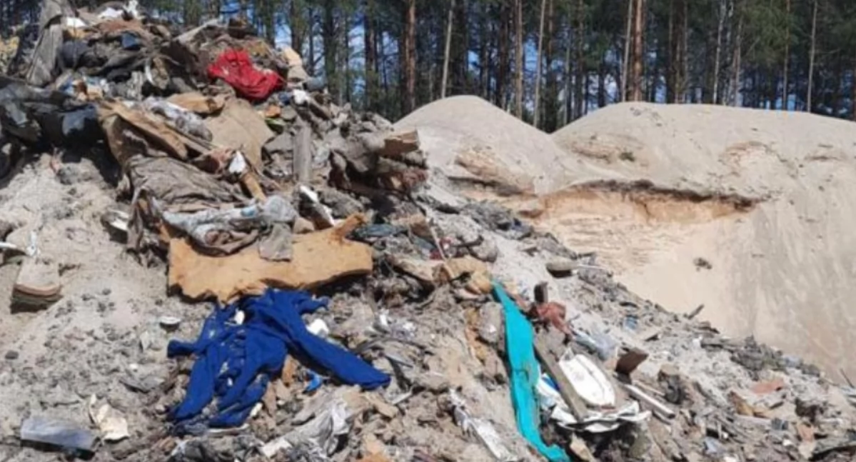 Odpady medyczne składowane na nielegalnym wysypisku w gminie Szumowo? Sprawę bada CBŚP