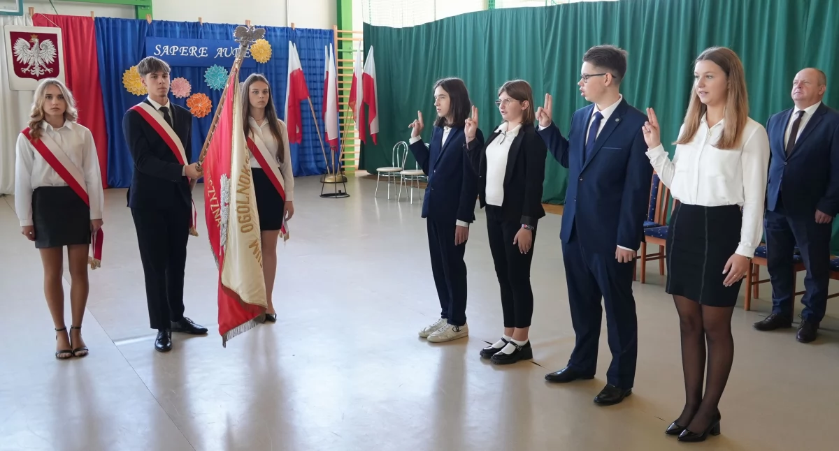 Święto patrona i ślubowanie klas pierwszych w ILO w Zambrowie [FOTO]