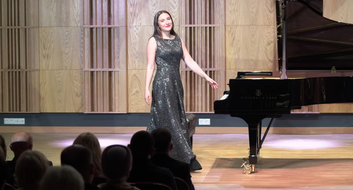 Julia Łozowska wystąpiła przed zambrowską publicznością w ramach festiwalu “Chopin w Zambrowie” [FOTO+VIDEO]