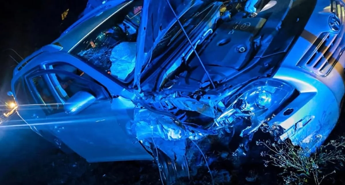 Toyota rozbita, a kierowca pijany i z narkotykami w kieszeni [FOTO]