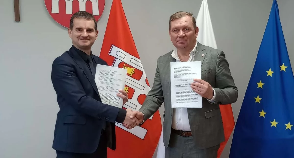 Przedstawiciele Gminy Rutki podpisali umowę na rozbudowę drogi Zambrzyce-Króle - Zambrzyce-Plewki [FOTO]