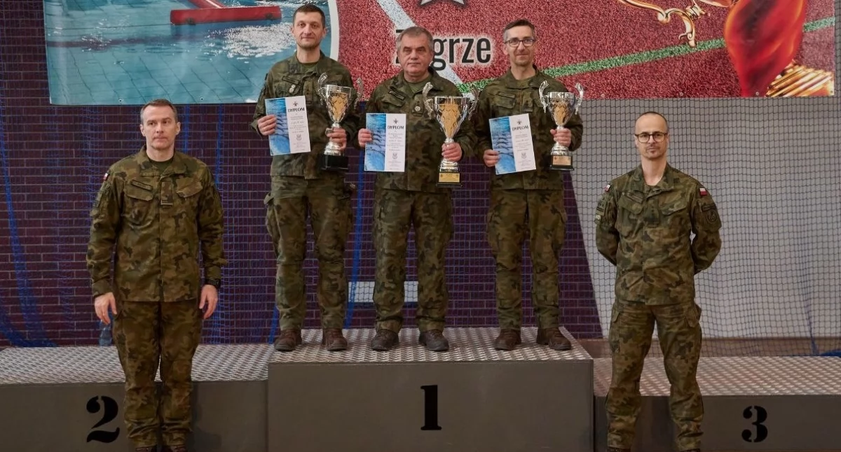 Podlascy Terytorialsi na podium w zawodach Wojsk Obrony Terytorialnej w pływaniu [FOTO]