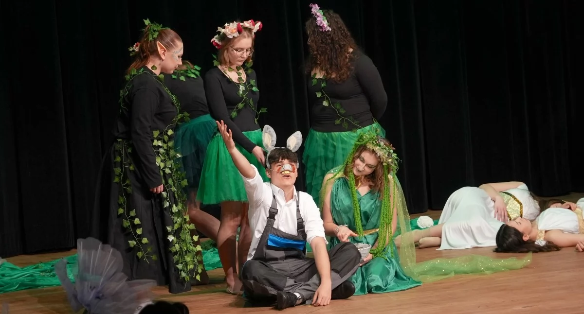 „Sen nocy letniej” Szekspira w wykonaniu aktorów Koła Teatralnego „Antrakt” ILO [VIDEO+FOTO]