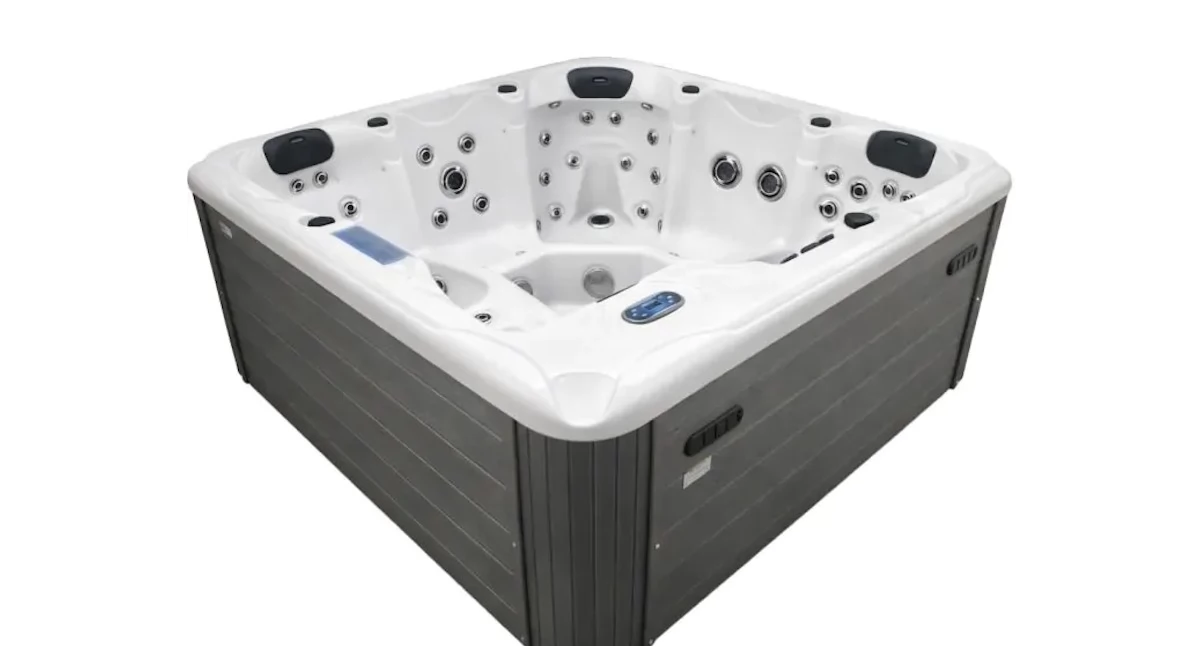 8-osobowe jacuzzi: luksus dla większego grona. Jak wybrać i gdzie zamontować?