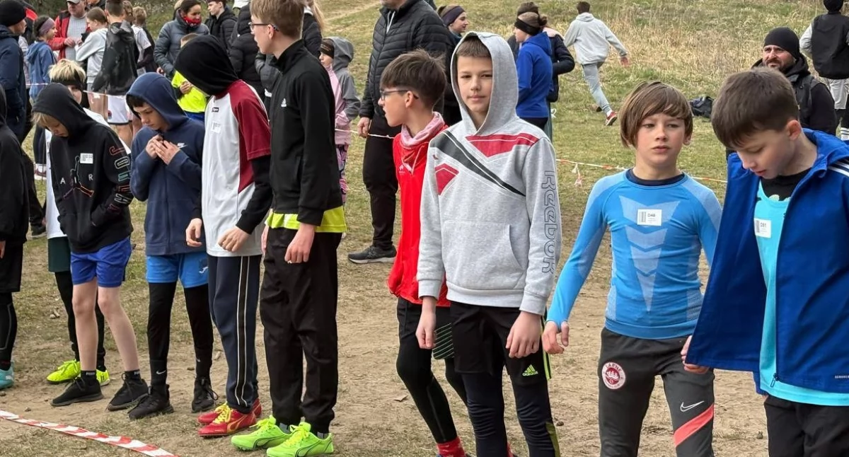 Najlepsi młodzi biegacze z powiatu zambrowskiego na Finałach Wojewódzkich w biegach przełajowych [FOTO]