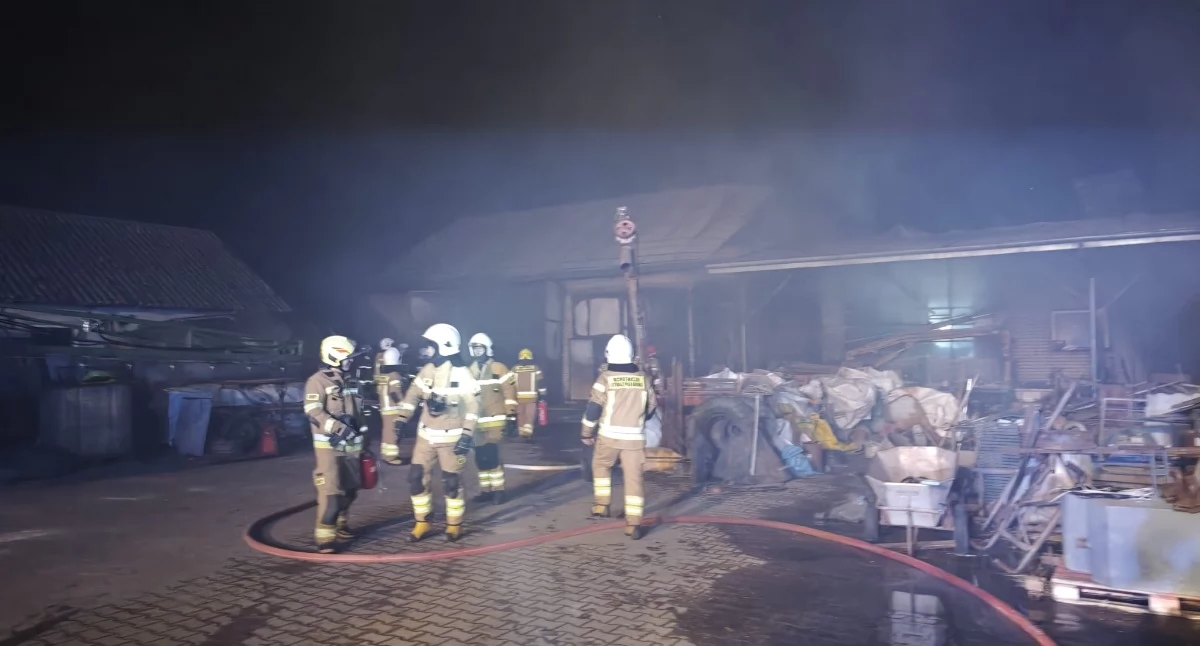 Pożar budynków gospodarczych w gminie Szumowo [FOTO]