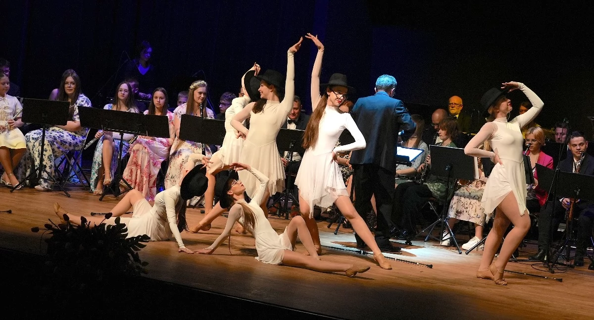Koncert wiosenny w wykonaniu Miejskiej Młodzieżowej Orkiestry Dętej w Zambrowie [FOTO+VIDEO]