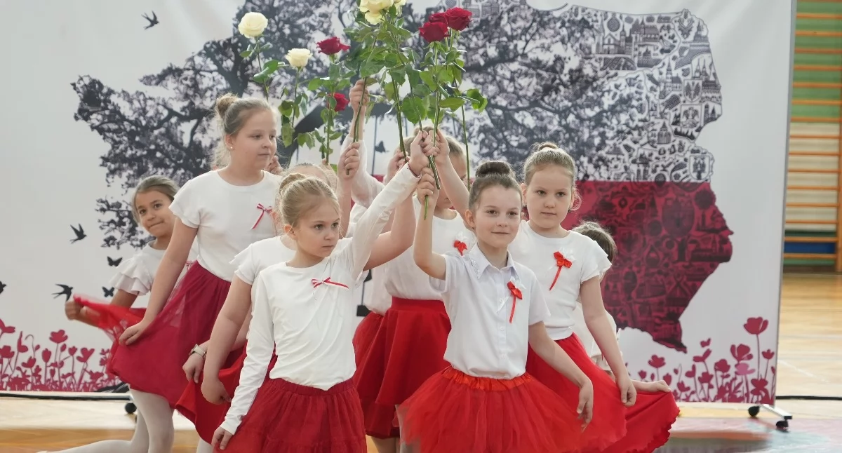 Społeczność SP5 uczciła 235. rocznicę uchwalenia Konstytucji 3 Maja [FOTO+VIDEO]