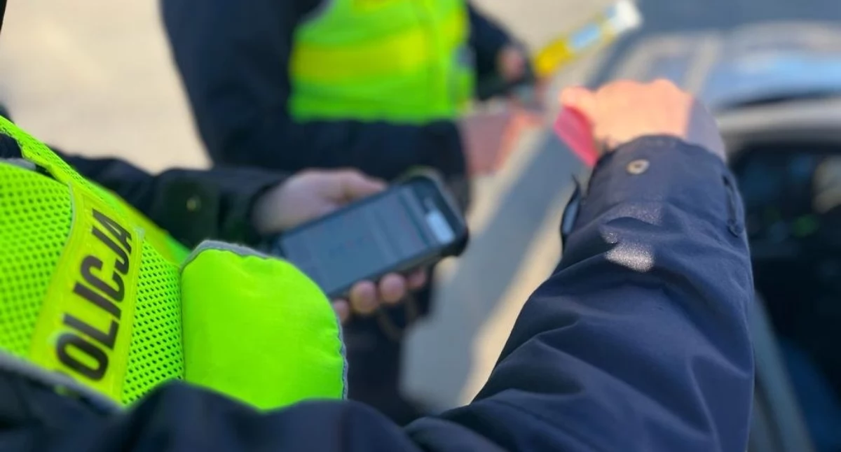 Zambrowscy policjanci zatrzymali kierowców bez uprawnień. Jeden z nich złamał zakaz wjazdu