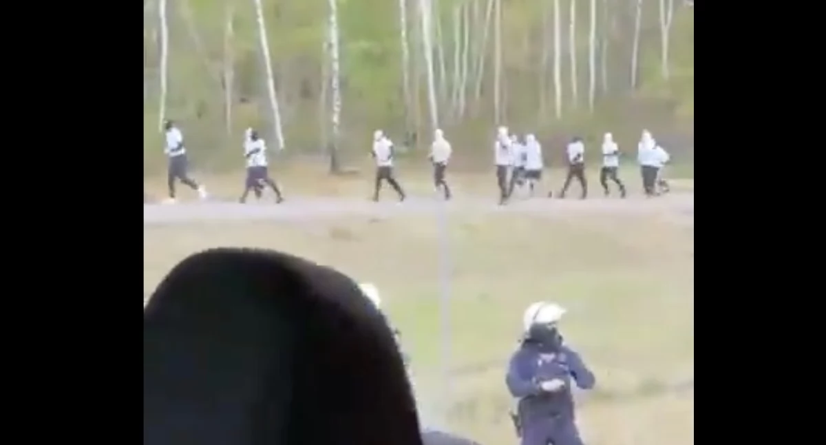Policja powstrzymała pseudokibiców na trasie S8 koło Ostrożnego [VIDEO]