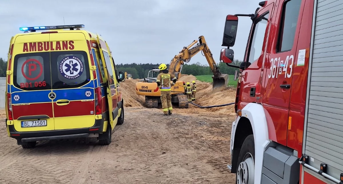 Tragedia na budowie w sąsiednim powiecie. Nie żyje mężczyzna przysypany ziemią