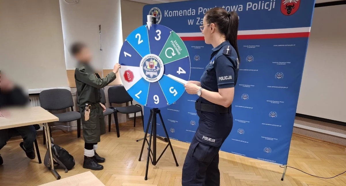 Zambrowski Zastęp Związku Harcerstwa Rzeczypospolitej „Żubry” z wizytą u policjantów [FOTO]