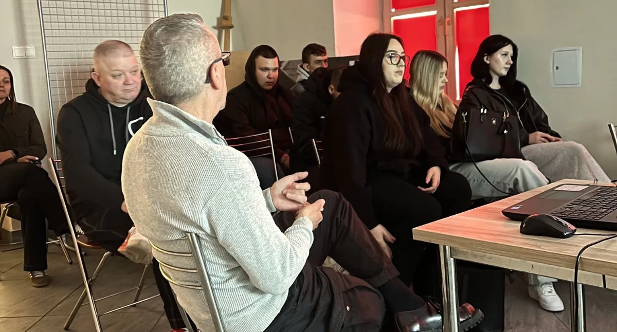 Młodzież z OHP z wizytą w Izbie Historycznej. Kolejna lekcja o dziejach Zambrowa [FOTO]