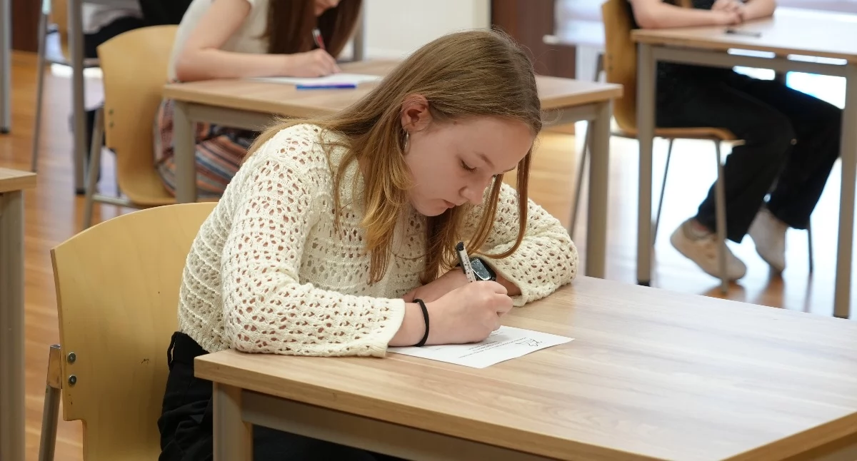 Uczniowie szkół podstawowych walczyli o tytuł Mistrza Ortografii 2026 [FOTO]