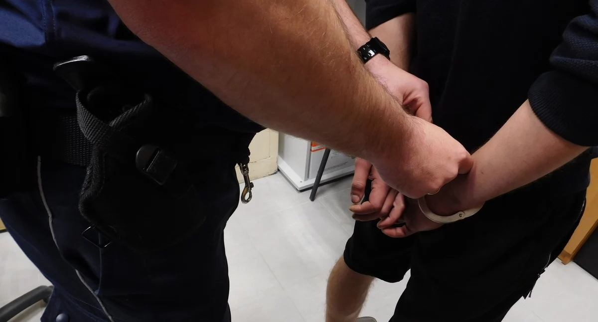 Dzielnicowy z Szumowa zatrzymał poszukiwanego. 36-latek trafił do zakładu karnego