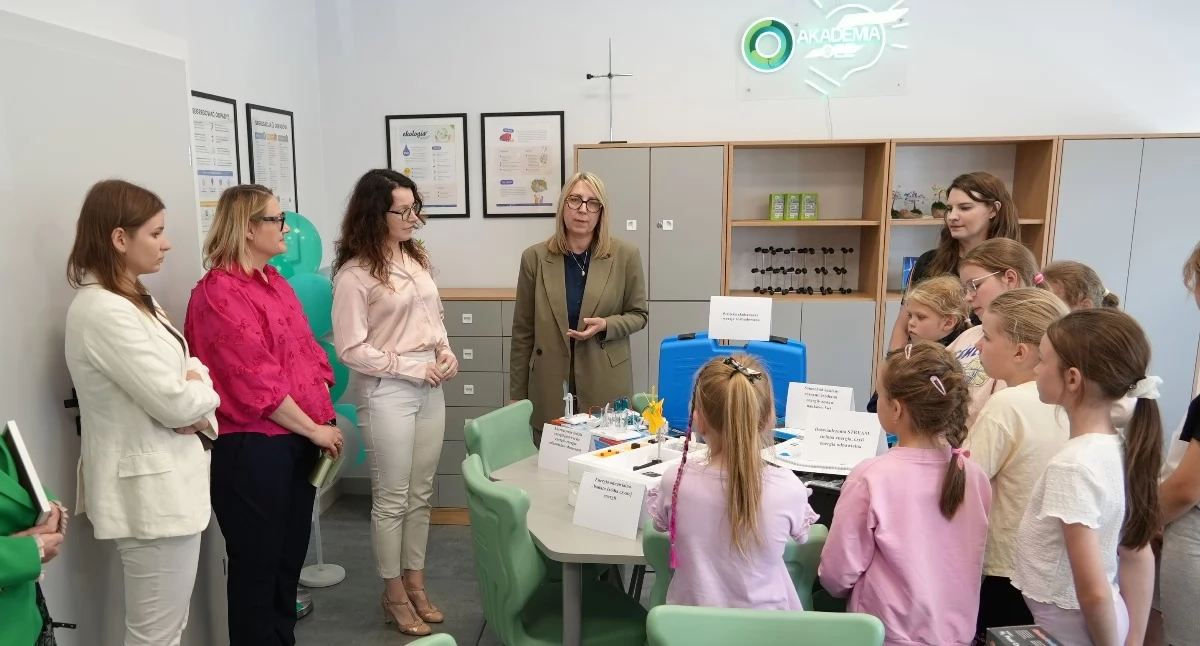 W Wiśniewie otwarto nowoczesną pracownię OZE. Szkoła podsumowała proekologiczny projekt [FOTO+VIDEO]