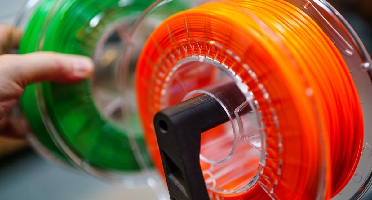 Filament do drukarki 3D – co warto wiedzieć przed wyborem materiału?