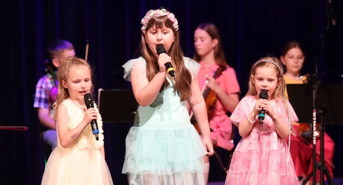 Koncert pt. “Wszystkie dzieci nasze są” w Miejskim Ośrodku Kultury w Zambrowie [FOTO+VIDEO]
