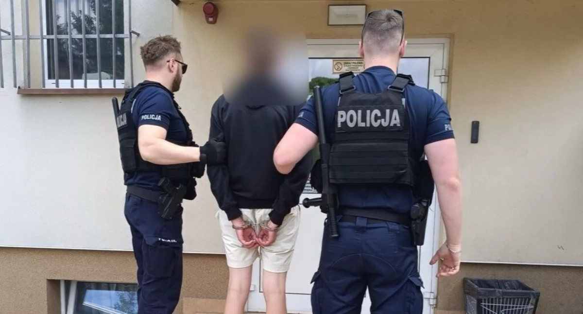 Na widok policjantów schowali się w altance. 21-latek zatrzymany za posiadanie narkotyków [FOTO]