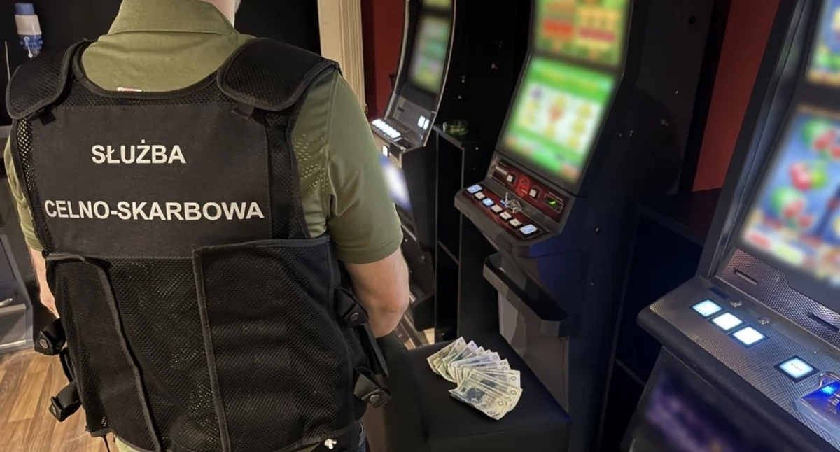 KAS zlikwidowała kolejny nielegalny salon gier. Zabezpieczono automaty i gotówkę