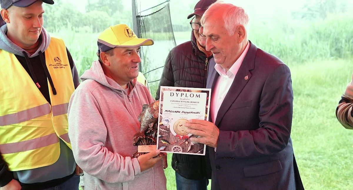 Mirosław Zajączkowski zwycięzcą Zawodów Wędkarskich o Puchar Burmistrza Miasta Zambrów [FOTO+VIDEO]