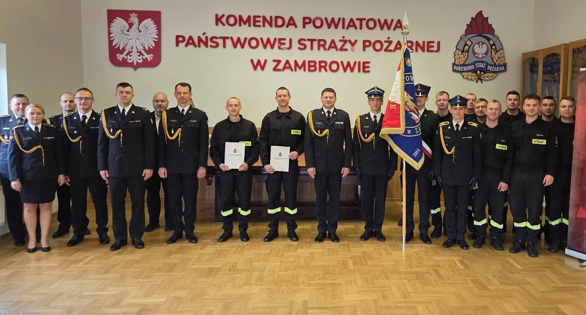 Nowi strażacy złożyli ślubowanie. Uroczysta zbiórka w zambrowskiej komendzie [FOTO]